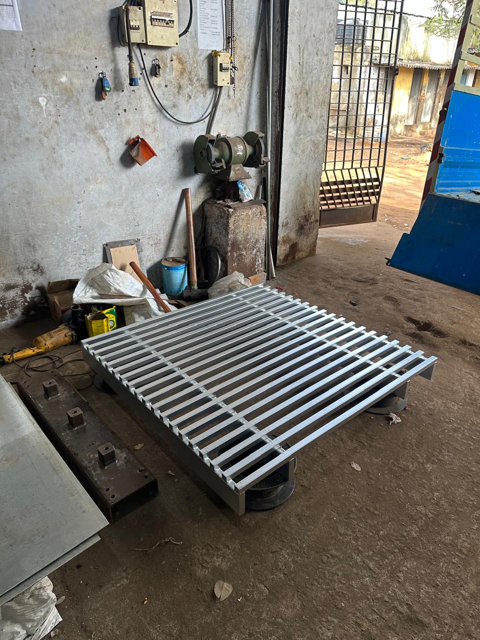 Aluminium-coated metal pallet